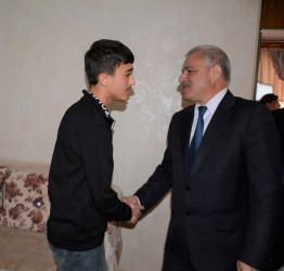 Rayon rəhbəri şəhid Şahin Əmirovun ailəsini ziyarət edib