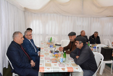 Rayon rəhbəri şəhid anasının yas mərasimində iştirak edib