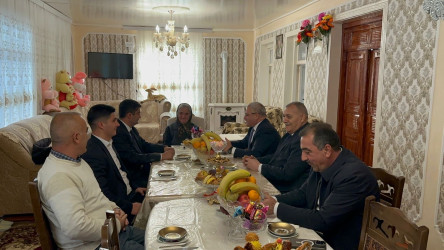 İcra başçısı “Konstitusiya və Suverenlik İli” çərçivəsində şəhid anası Raya Səfərovanı 75 illik yubileyi münasibəti ilə təbrik edib