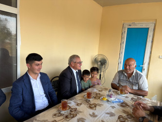Tərtər Rayon İcra Hakimiyyətinin başçısı 27 Sentyabr – Anım Günü ilə əlaqədar Vətən müharibəsi şəhidi Elşən Əlizadənin ailəsini ziyarət edib