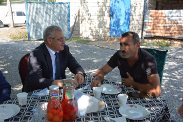 Tərtər Rayon İcra Hakimiyyətinin başçısı 27 Sentyabr – Anım Günü ilə əlaqədar Vətən müharibəsi şəhidi Hacıyev Rüstəmin ailəsini ziyarət edib