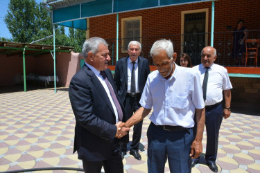 İcra başçısı 86 yaşlı kənd ağsaqqalını ziyarət edib