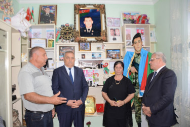 Tərtər Rayon İcra Hakimiyyətinin başçısı 27 Sentyabr – Anım Günü ilə əlaqədar Vətən müharibəsi şəhidi Xəyal Aslanovun ailəsini ziyarət edib