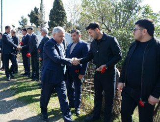 İcra başçısı Aprel döyüşlərində şəhid olmuş Nicat İsgəndərovun məzarını ziyarət edib