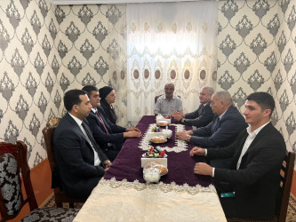 Tərtər Rayon İcra Hakimiyyətinin başçısı 27 Sentyabr – Anım Günü ilə əlaqədar Vətən müharibəsi şəhidi Bağırlı Mirsədinin ailəsini ziyarət edib