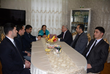 Rayon rəhbəri şəhid Teyyub Həsənovun ailəsini ziyarət edib