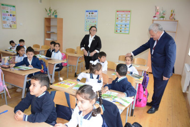 Rayon rəhbəri Xoruzlu kənd tam orta məktəbində mövcud şəraitlə tanış olub