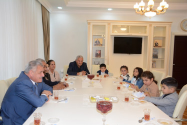 Tərtər Rayon İcra Hakimiyyətinin başçısı Müstəqim Məmmədov azyaşlı şəhid övladlarını qəbul edib