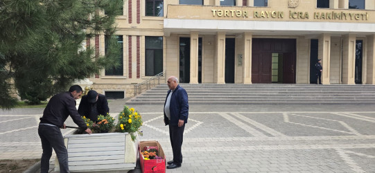 “Konstitusiya və Suverenlik İli” çərçivəsində Tərtərdə Mərkəzi meydanda abadlıq işləri aparılıb