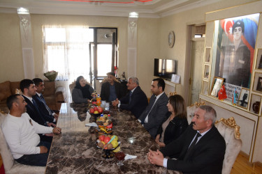 İcra başçısı şəhid anası Göhər Xudabəndəyevanı 75 illik yubileyi münasibəti ilə təbrik edib