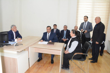 Rayon rəhbəri vətəndaş müraciətlərini dinləyib