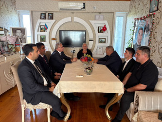 Tərtər Rayon İcra Hakimiyyətinin başçısı 27 Sentyabr – Anım Günü ilə əlaqədar Vətən müharibəsinin mülki şəhidi Pərviz Orucovun ailəsini ziyarət edib