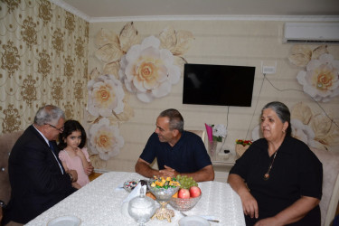Tərtər Rayon İcra Hakimiyyətinin başçısı 27 Sentyabr – Anım Günü ilə əlaqədar Vətən müharibəsi şəhidi Surxayzadə Cahangirin ailəsini ziyarət edib