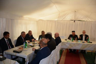 Rayon rəhbəri şəhid Mahir Əsədovun anasının yas mərasimində iştrak edib