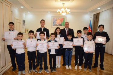 Rayon rəhbəri şahmatçıları təltif edib