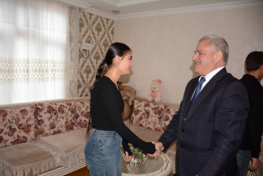 Rayon rəhbəri şəhid Şahin Əmirovun ailəsini ziyarət edib