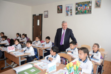 İcra başçısı Bəyimsarov kənd tam orta məktəbində mövcud şəraitlə tanış olub