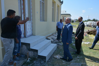 İcra başçısı yeni tədris ilinə hazırlıqla bağlı təmir işləri aparılan ümumtəhsil məktəblərində olub