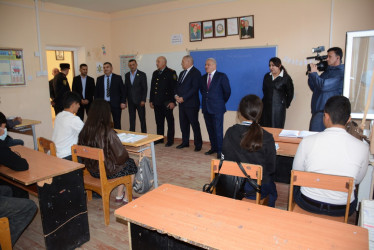 Rayon rəhbəri Yuxarı Sarıcalı kənd tam orta məktəbində mövcud şəraitlə tanış olub