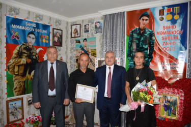 Rayon rəhbəri şəhid atası Zahid Məmmədovu 55 illik yubileyi münasibəti ilə təbrik edib