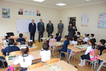 Rayon rəhbəri Xoruzlu kənd tam orta məktəbində mövcud şəraitlə tanış olub