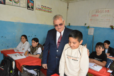 Rayon rəhbəri İsmayılbəyli kənd tam orta məktəbində mövcud şəraitlə tanış olub