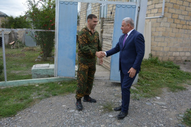 İcra başçısı Tərtərdən olan yaralı hərbçiləri  evlərində ziyarət edib