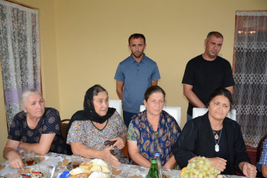 Rayon rəhbəri “Konstitusiya və Suverenlik İli” çərçivəsində Evoğlu kəndində şəhid ailələri və qazilərlə görüş keçirib