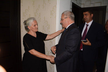 Tərtər Rayon İcra Hakimiyyətinin başçısı 27 Sentyabr – Anım Günü ilə əlaqədar Vətən müharibəsi şəhidi Qubad Hacıyevin ailəsini ziyarət edib