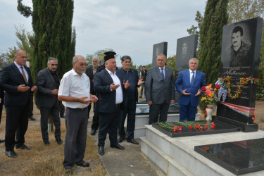 İcra başçısı 27 sentyabr “Anım Günü” ilə əlaqədar Səhləbad kəndində Birinci Qarabağ müharibəsi şəhidi, Azərbaycan Bayrağı ordenli Mahmudov Mehrac Məhəmməd oğlunun məzarını ziyarət edib