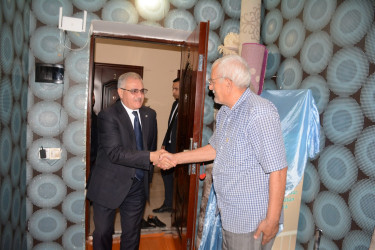 Tərtər Rayon İcra Hakimiyyətinin başçısı 27 Sentyabr – Anım Günü ilə əlaqədar Vətən müharibəsinin mülki şəhidi Sabit Əsədovun ailəsini ziyarət edib