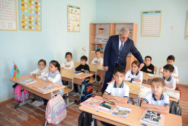 Rayon rəhbəri Düyərli kənd ümumi orta məktəbində mövcud şəraitlə tanış olub
