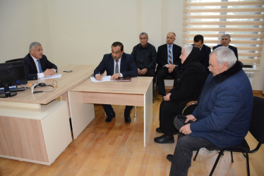 Rayon rəhbəri vətəndaş müraciətlərini dinləyib