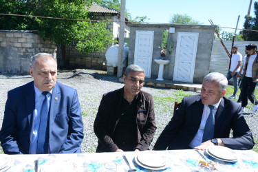 İcra başçısı antiterror əməliyyatlarında şəhid olmuş Emin Abbaszadənin doğum günü münasibəti ilə ailəsini ziyarət edib