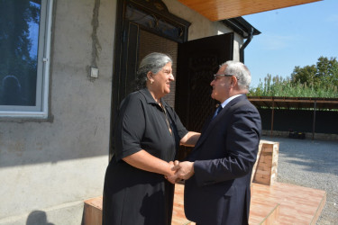 Tərtər Rayon İcra Hakimiyyətinin başçısı 27 Sentyabr – Anım Günü ilə əlaqədar Vətən müharibəsi şəhidi Surxayzadə Cahangirin ailəsini ziyarət edib