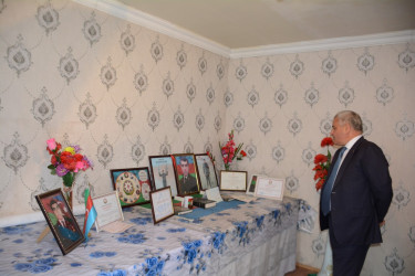 İcra başçısı şəhid atası Faiq Əliyevi 65 illik yubileyi münasibəti ilə təbrik edib