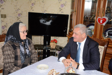 Rayon rəhbəri şəhid Fərid Məmmədovun ailəsini ziyarət edib