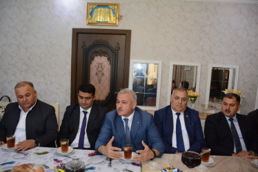Rayon rəhbəri “Konstitusiya və Suverenlik İli” çərçivəsində Bəyimsarov, Sarov və Borsunlu kəndindən olan şəhid ailələri və qazilərlə görüş keçirib