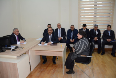Rayon rəhbəri vətəndaş müraciətlərini dinləyib