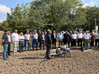 Tərtərdə aqrar sahədə müasir dron texnologiyalarının tətbiqinə dair fermerlərlə maarifləndirici tədbir keçirildi