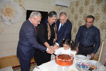 İcra başçısı “Konstitusiya və Suverenlik İli” çərçivəsində şəhid anası İltifat Qaraşovanı 55 illik yubileyi münasibəti ilə təbrik edib