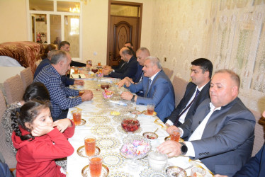 Rayon rəhbəri “Konstitusiya və Suverenlik İli” çərçivəsində Xoruzlu və Kəbirli kəndindən olan şəhid ailələri və qazilərlə görüş keçirib
