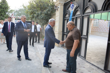 İcra başçısı 70 illik yubileyi münasibətilə təcrübəli cərrah Mübariz Mahmudovu təbrik edib