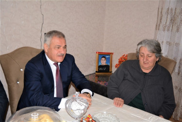 Rayon rəhbəri şəhid Elman Mehdiyevin ailəsini ziyarət edib