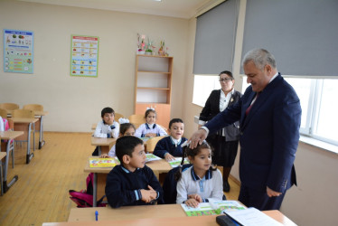 Rayon rəhbəri Xoruzlu kənd tam orta məktəbində mövcud şəraitlə tanış olub