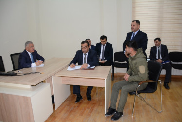 Rayon rəhbəri vətəndaş müraciətlərini dinləyib