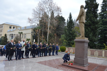 Tərtərdə Ümummilli Lider Heydər Əliyevin əziz xatirəsi dərin ehtiramla yad edilib
