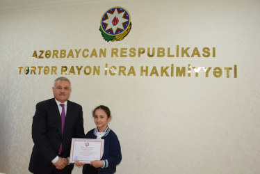 Tərtər Rayon İcra Hakimiyyətinin başçısı 2 fevral – Azərbaycan Gənclər Günü münasibətilə rayonda keçirilən rəsm sərgisi və əl işi müsabiqəsində fərqlənən məktəblilərlə görüş keçirib