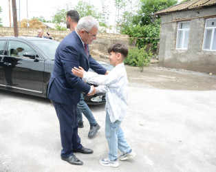 İcra başçısı Vətən Müharibəsi əlili Məhəbət Nifdalıyevi ziyarət edib