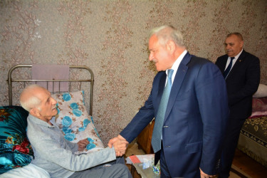 Rayon rəhbəri şəhid Ruslan Əsgərovun ailəsini ziyarət edib